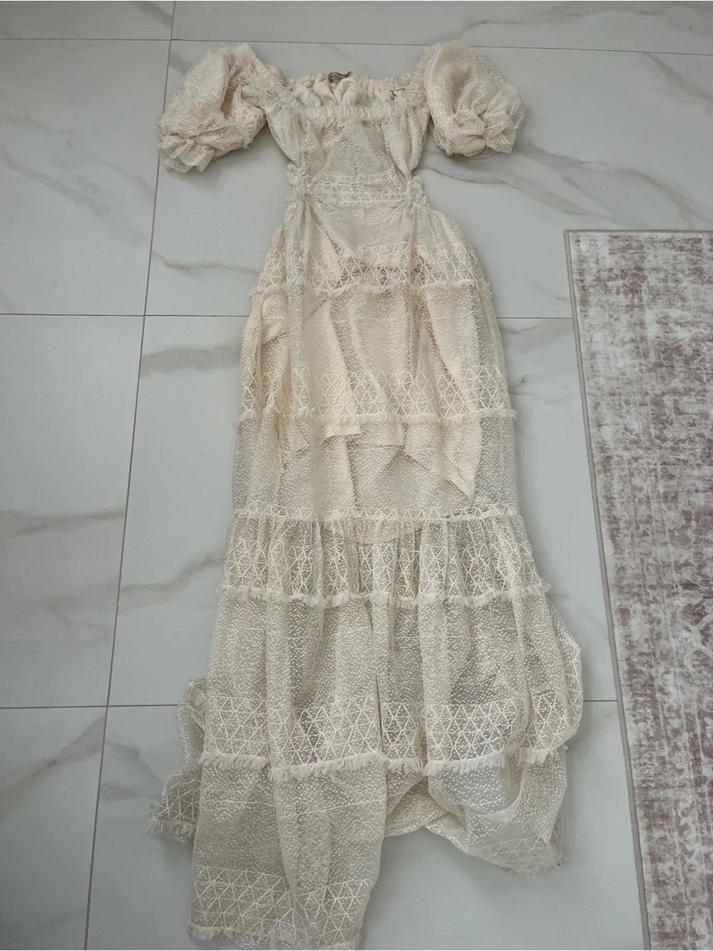 Skylar Rose Off-Shoulder Open-Back Lace Maxi Dress in Cream size M - Picture 4 of 7